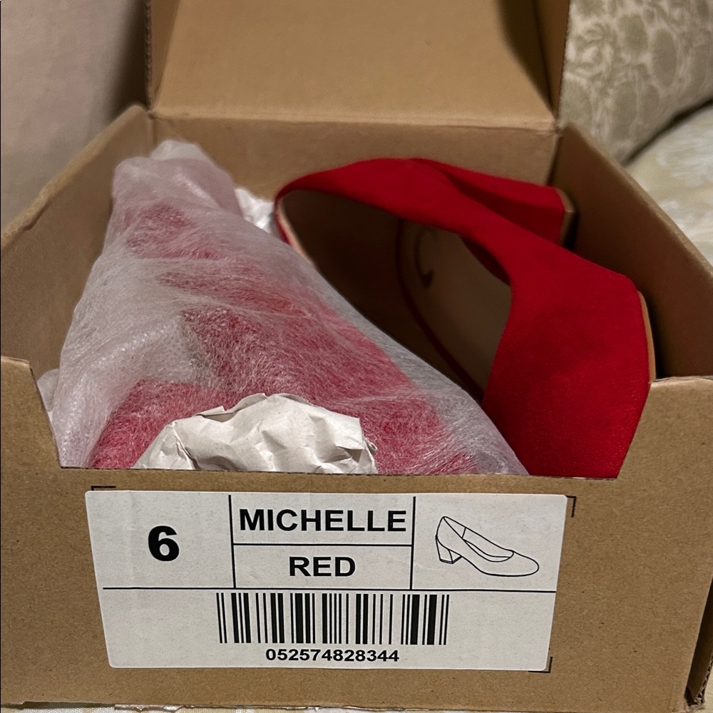 Journee Collection Red Heels - Picture 4 of 5